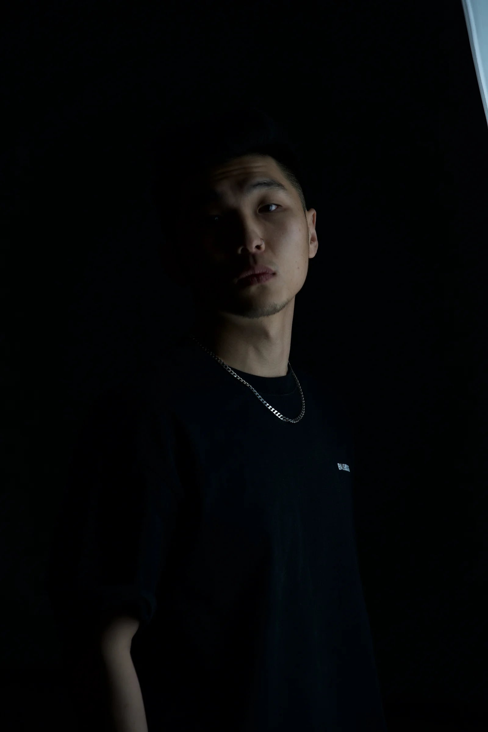Kanghu / Low-key portrait